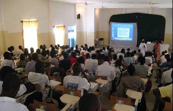 Université virtuelle du Sénégal : Mythe, statistiques et réalité