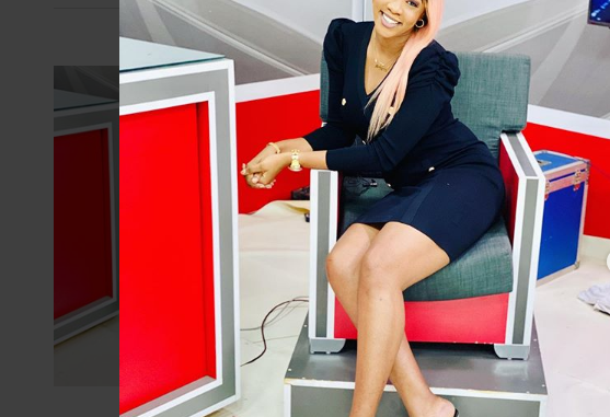 PHOTOS : La Nouvelle Bombe de la Sen Tv Maman Diallo toute rayonnante sur son plateau