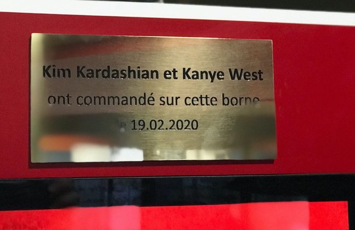 KFC érige une plaque commémorative après le passage de Kim et Kanye dans son restaurant