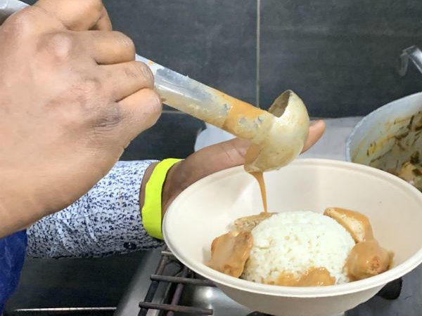 L’art culinaire, une « bouée de sauvetage » pour de jeunes migrants à Paris