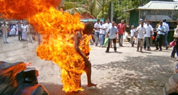 URGENT : NIGERIA Une foule en colère met le feu à quatre pour un meurtre rituel à Edo