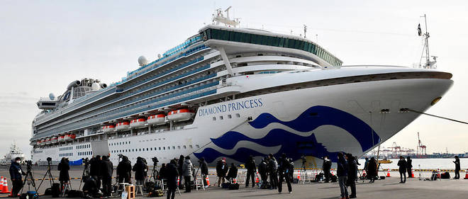 Covid-19 : les Américains à bord du « Diamond Princess » seront évacués Ce paquebot de croisière est amarré en quarantaine dans le port de Yokohama, au Japon, depuis le 3 février. 3 711 personnes sont à bord.