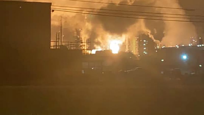 Washington | Un incendie s’est déclenché mardi soir dans une raffinerie d’ExxonMobil en Louisiane, sans faire de blessé selon un premier bilan, et a pu être contenu dans la zone où il s’est déclaré, a annoncé le groupe pétrolier américain.