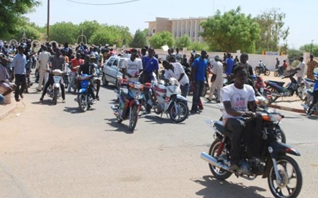 La police arrête 3 jeunes chez Macky Sall suite à l’affaire Mamadou Lamine Koité