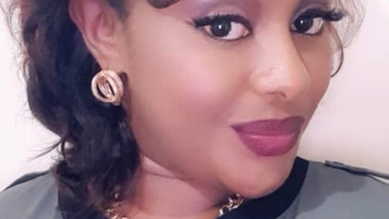 La ravissante actrice Adja s’affiche en femme d’affaires (photos)