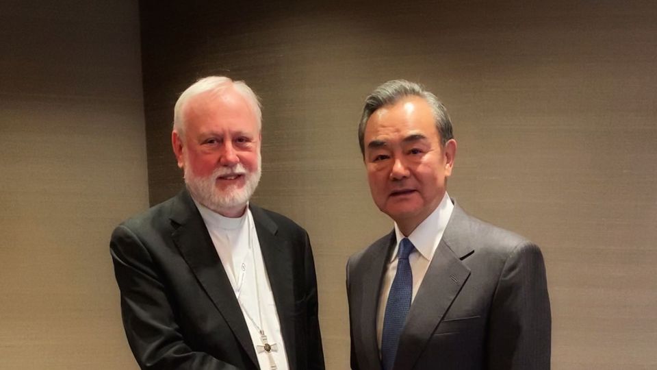 Rencontre historique entre les ministres des Affaires étrangères de Chine et du Vatican