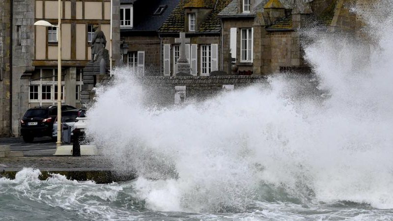 Quatre départements du littoral du nord de la France placés en vigilance orange à partir de jeudi matin, pour des vents violents et de fortes vagues