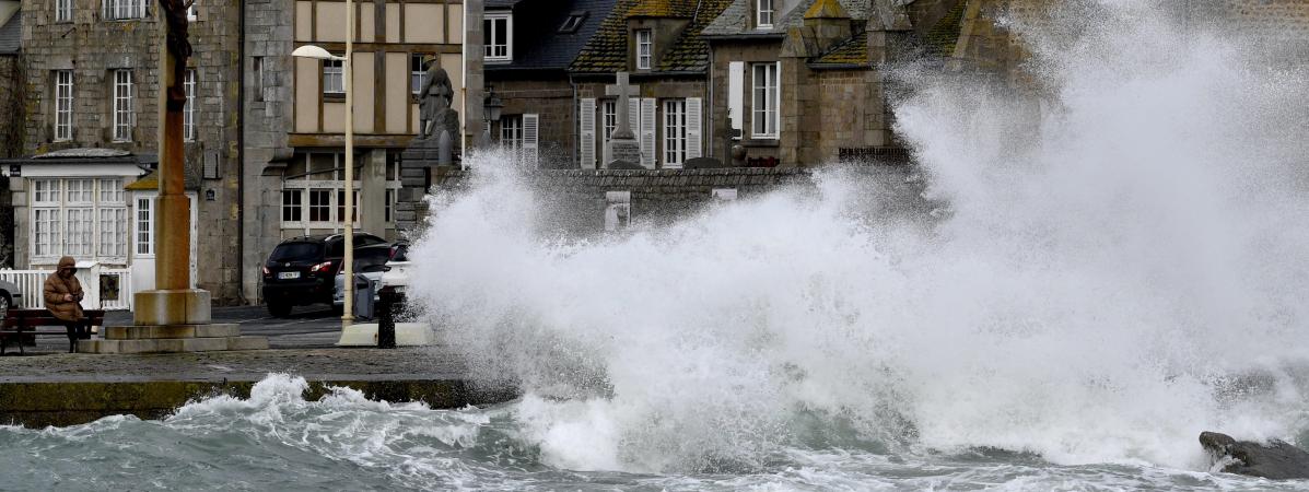 Quatre départements du littoral du nord de la France placés en vigilance orange à partir de jeudi matin, pour des vents violents et de fortes vagues