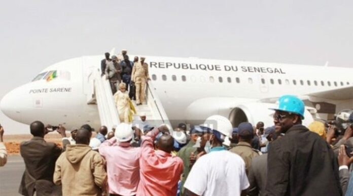 AUJOURD’HUI : 23 février 2012 : le président Wade est le premier à atterrir sur la piste de l’aéroport Blaise Diagne