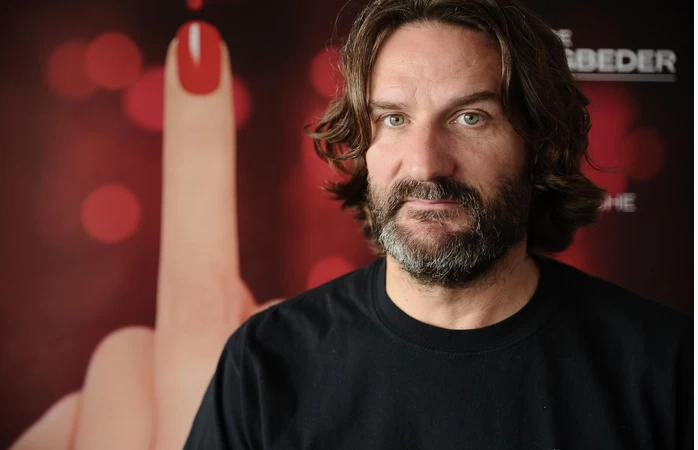 Le “stand-up pitoyable” de cette “pauvre Foresti”: Frédéric Beigbeder a choisi son camp