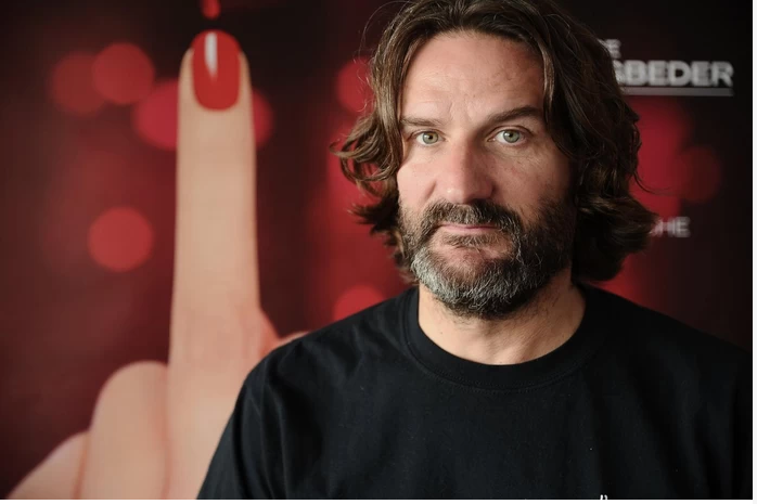 Le “stand-up pitoyable” de cette “pauvre Foresti”: Frédéric Beigbeder a choisi son camp