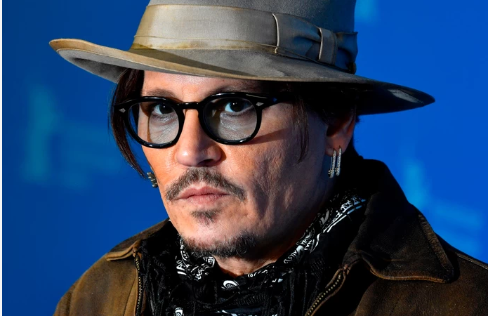 Johnny Depp violent? Son ex Winona Ryder vole à son secours