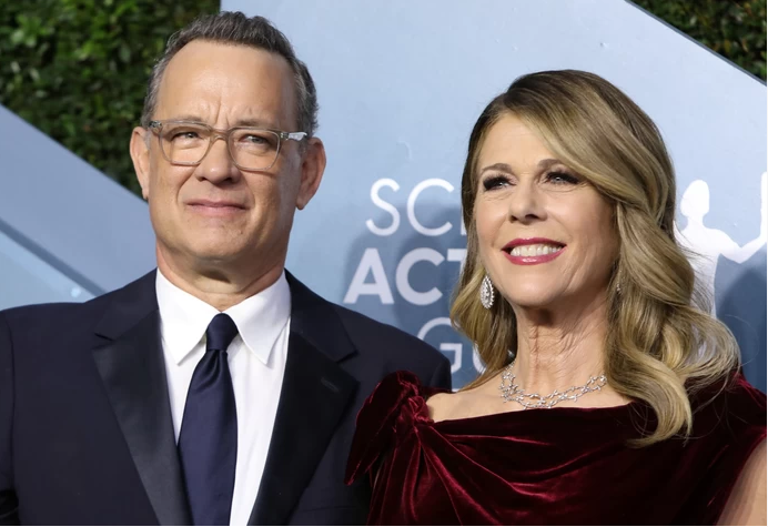 Tom Hanks et Rita Wilson rassurent: “Ils prennent très bien soin de nous ici”