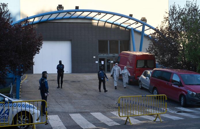 Coronavirus : Une patinoire aménagée en morgue à Madrid pour entreposer les victimes