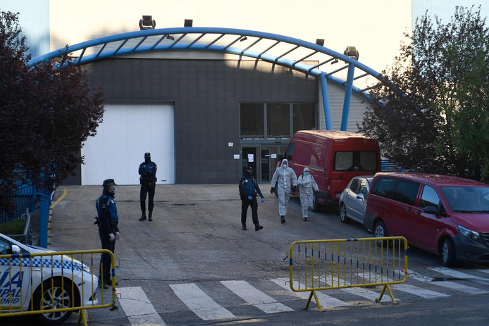 Coronavirus : Une patinoire aménagée en morgue à Madrid pour entreposer les victimes