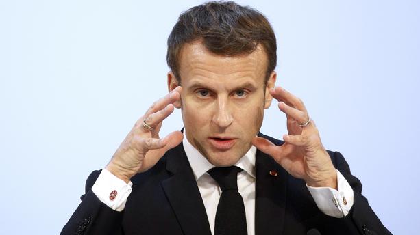 Ce n’est que « le début de la crise » du coronavirus mais « l’État tient », selon Macron