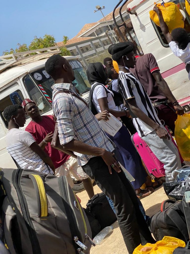 (Coronavirus)Amicale des étudiants Thiessois : Habib Niang affrête des cars pour le retour