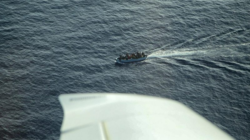 Une goutte dans l’océan: comment un avion tente de sauver des milliers de migrants en Méditerranée