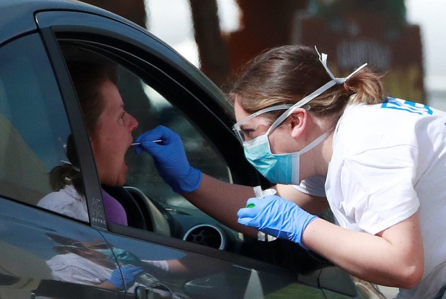 801 morts supplémentaires alors que le nombre de décès dus aux coronavirus au Royaume-Uni approche les 13 000