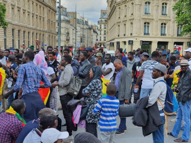 Covid-19: « Nous risquons de nous retrouver à la rue », alertent les Sénégalais bloqués en France