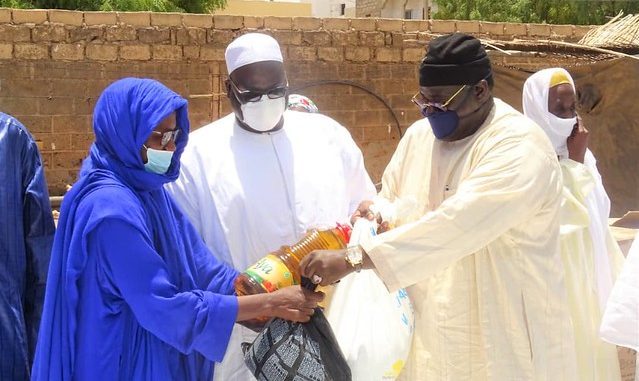 ( IMAGES) Serigne Bassirou Mbackè Khadim Awa Bâ récidive avec 35 tonnes de rix et 600 bouteilles d’huile