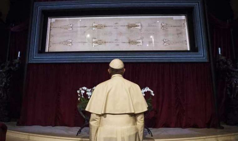 Pâques-chrétiens confinés : Le Pape se réjouit de la diffusion en direct de Turin Shroud