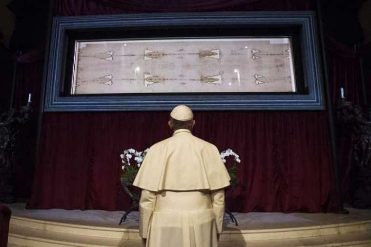 Pâques-chrétiens confinés : Le Pape se réjouit de la diffusion en direct de Turin Shroud