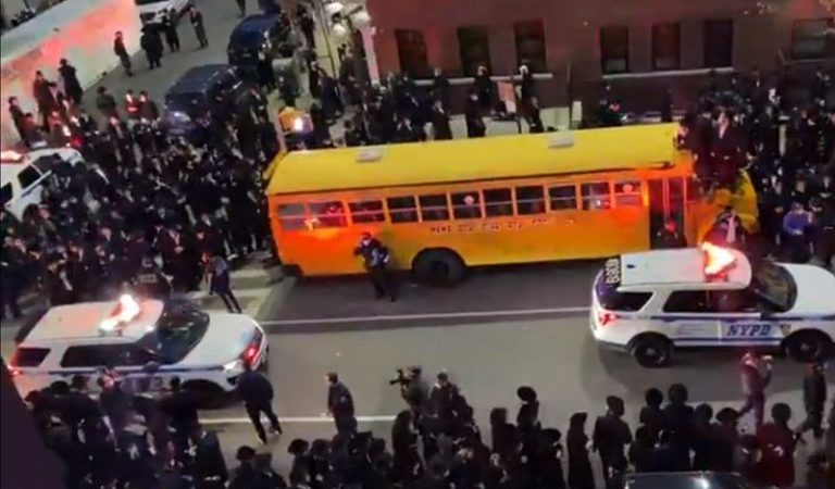 Décédé du Covid-19 : 2500 personnes se mobilisent à Brooklyn pour les funérailles d’un rabbin