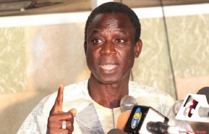 Coronavirus : Thione Seck remet ses factures d’eau et d’électricité au ministère de la Culture (photo) !