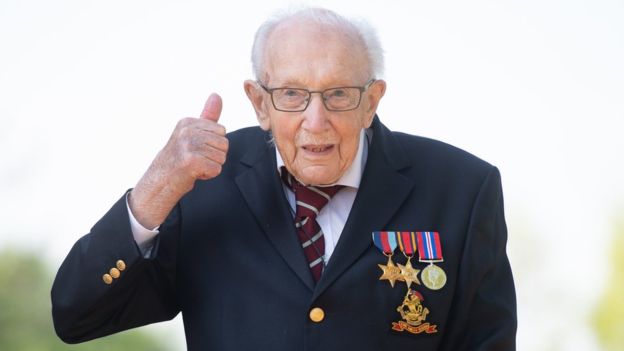 Covid-19 : Un héros de la 2e Guerre mondiale, devenu star à 99 ans