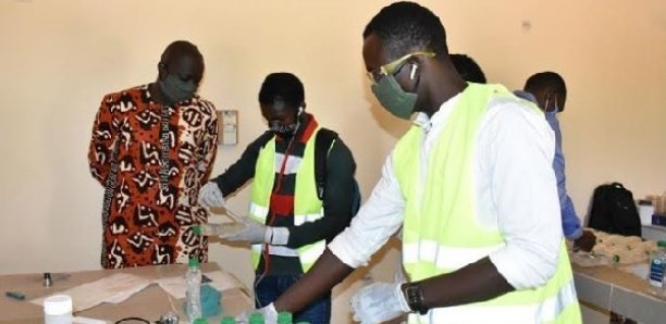 Covid-19 à Saint-Louis: Des étudiants de l’Ugb produisent 1200 litres de gel pour la région médicale