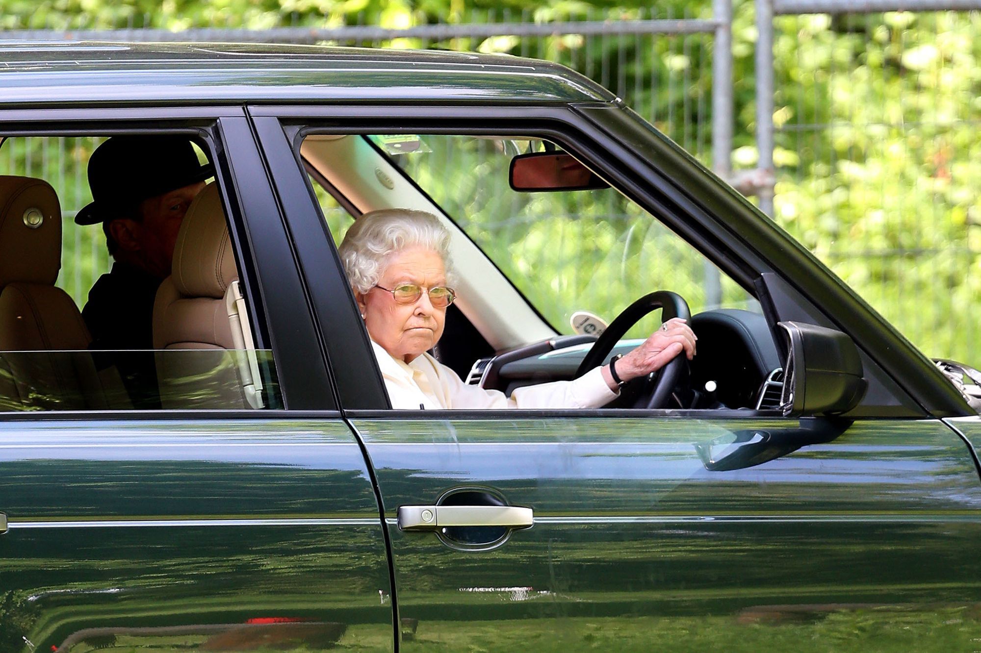 La reine Elizabeth s’attire les foudres de ses voisins pour une histoire de stationnement