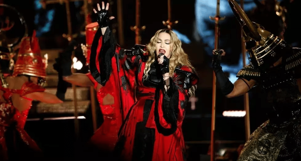 Malade pendant sa tournée, Madonna annonce avoir été testée positive au Covid-19