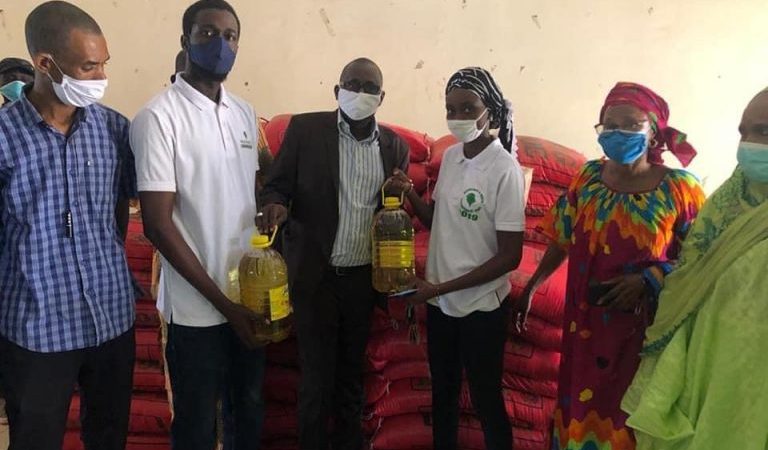 Covid-19 : Maurice Ndour offre des tonnes de riz et 68 bidons d’huile à Mbour