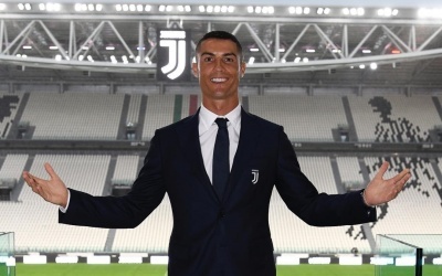 CR7 DEVIENT LE PREMIER FOOTBALLEUR MILLIARDAIRE EN EUROS !