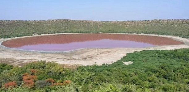 Inde : L’eau d’un lac devient rose sans qu’on sache très bien pourquoi