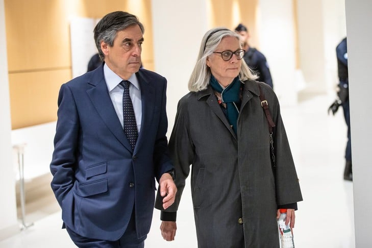 Emplois fictifs : Fillon jugé coupable et condamné à 5 ans de prison, dont deux ferme