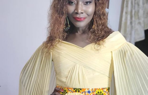 ( 05 Photos ) Coumba Gawlo sublime en robe jaune