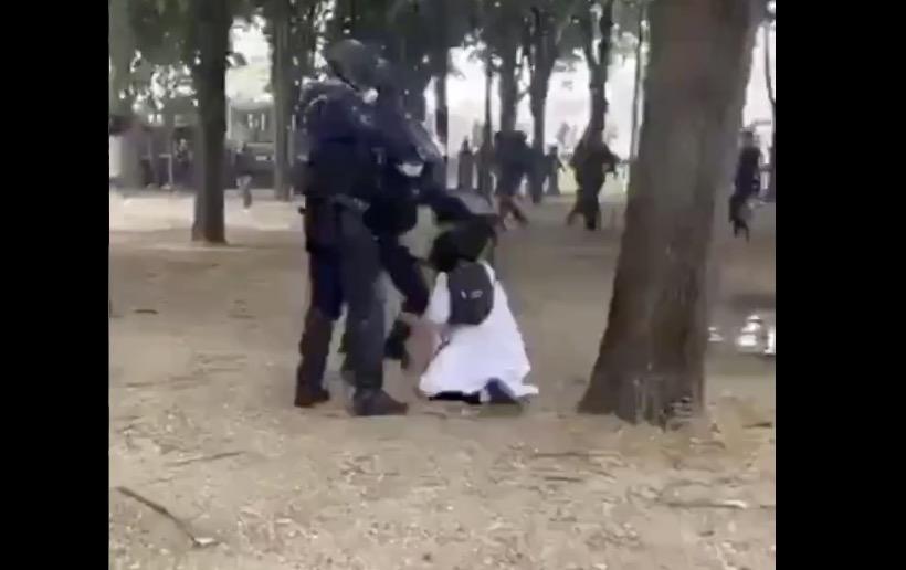 france : Une infirmière violemment interpellée à Paris, les images qui indignent la Toile