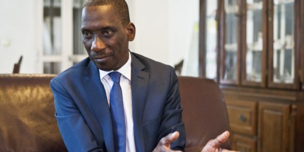 “Covid-19 : Pour un regard africain sur le virus et une stratégie de riposte adaptée” (Mamadou Diop Decroix)