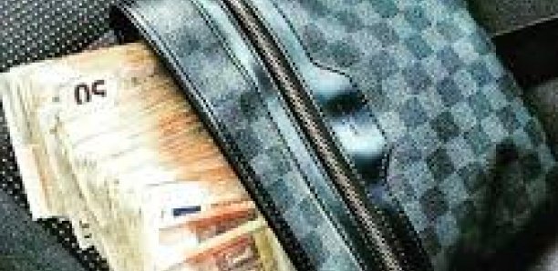 Guinée : un chauffeur ramasse un sac contenant plus de 170.000 euros et le rend à son propriétaire