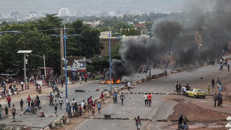 Le pouvoir malien libère les leaders de la contestation