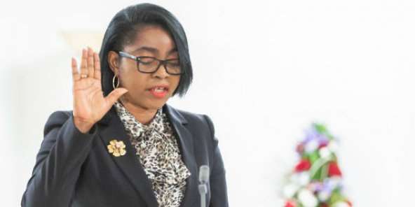 Ministre de la Défense depuis février 2019, Rose Christiane Ossouka Raponda a été nommée Première ministre du Gabon jeudi 16 juillet.