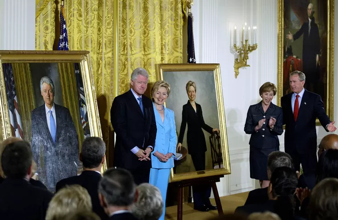 Scandale: Les portraits de Clinton et Bush décrochés du hall de la Maison Blanche