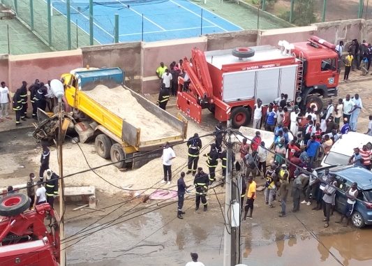 ( 05 Photos ) Horreur à Yoff: Un camion sans freins tue 3 personnes