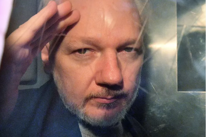 “Julian Assange était espionné comme dans un film”