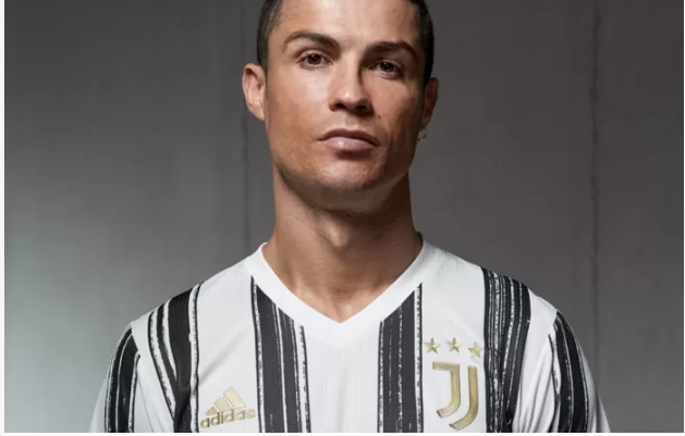 Découvrez le nouveau maillot de la Juventus : Les bandes noires verticales sont de retour