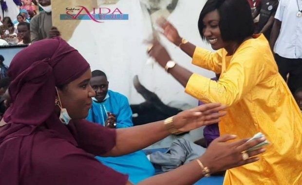 (10 Photos) Les pas de danse de Sokhna Bator Saliou et Sokhna Adja Saliou devant Sokhna Aida Saliou