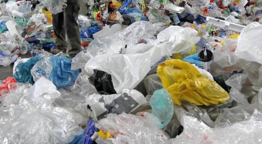 la loi sur le plastique : 73 opérations menées, 62 tonnes de plastique saisies