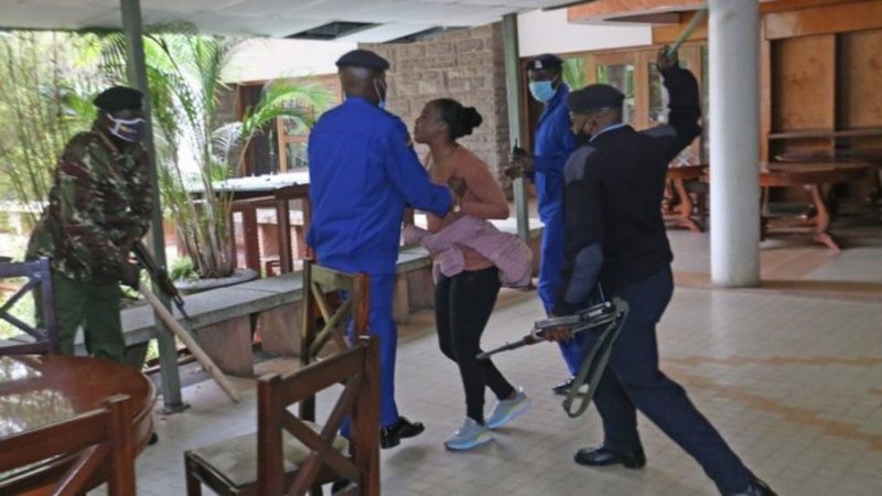 Kenya : Des policiers tabassent une député